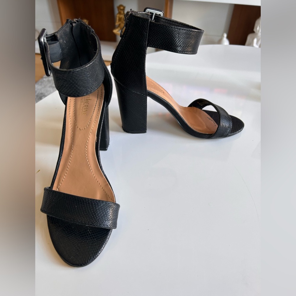 Black heeled sandal